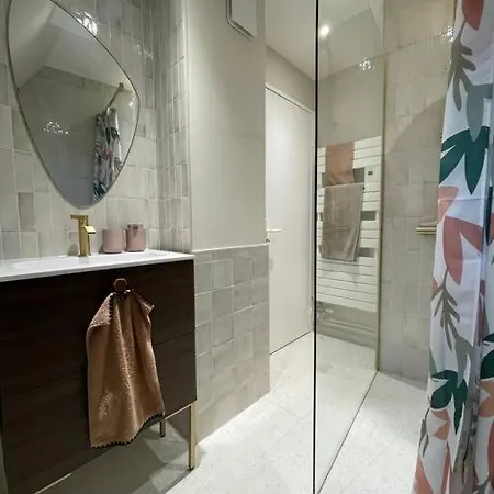 Le Petit Batelier - - Vue Cathedrale